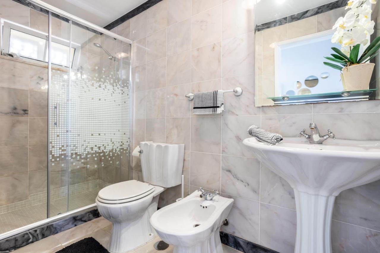 Newly Renovated 2 Bedroom Townhouse - Close To Salema Beach Экстерьер фото